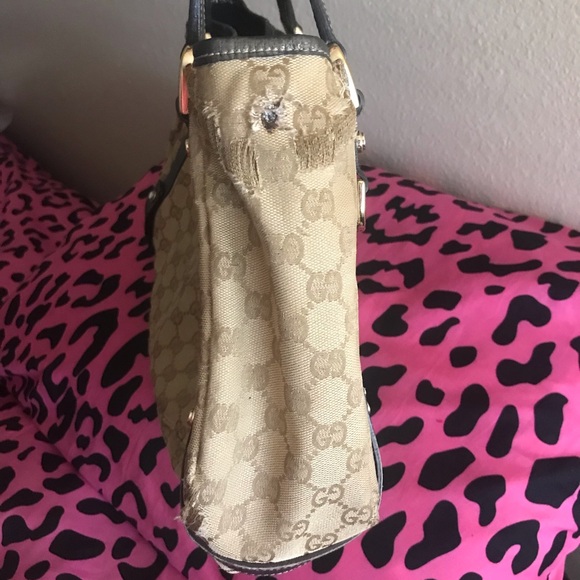 Authentic Gucci Monogram Medium Abbey Shoulder bag. - Picture 9 of 15